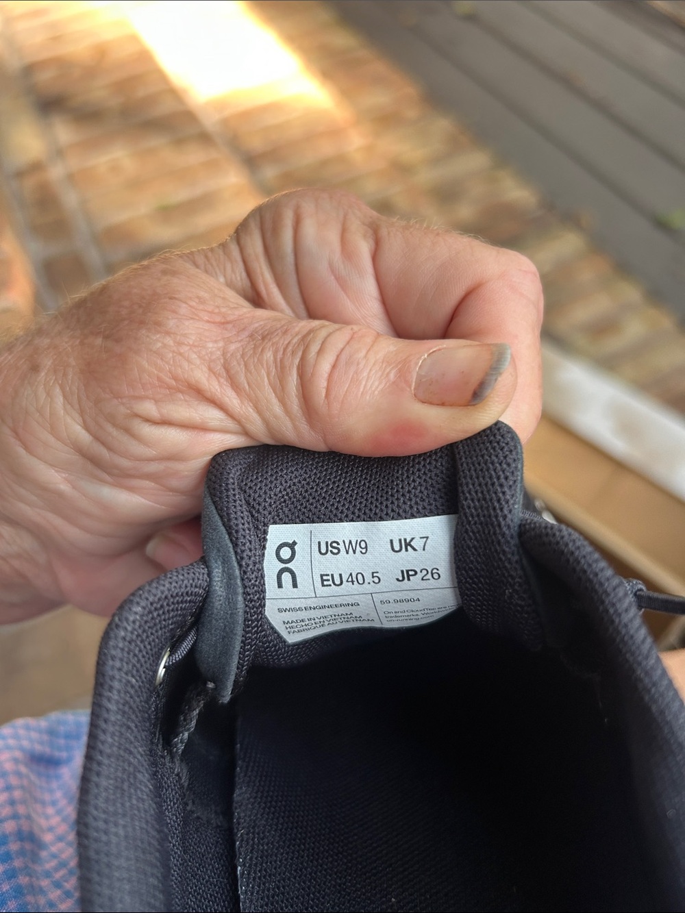 On Cloud 5 womens Sneakers - NIB Black/White - Picture 7 of 7